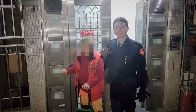 迷途老妇人害羞求助，员警暖心护送其返家！ | 文章内置图片