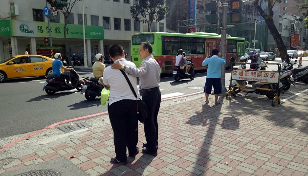 因病瞞父厭世 三民警所長化為心靈導師 助父子團圓勇敢面對惡疾