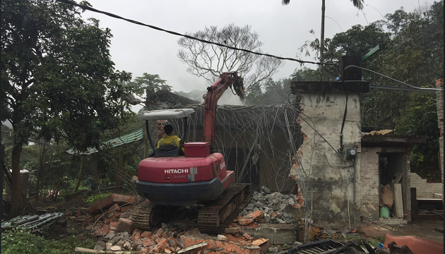 民宅破獲職業賭場 屋主飲恨自拆違建，嘆血本無歸 | 文章內置圖片