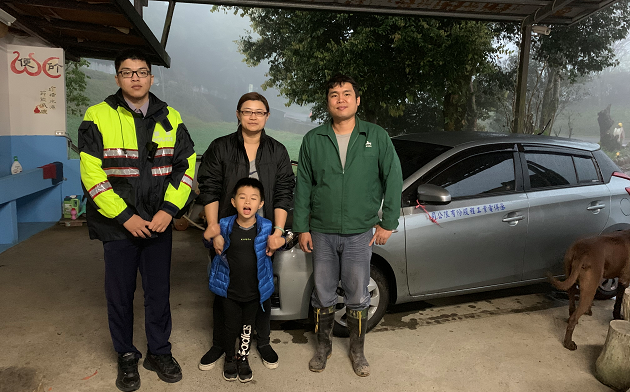 上山容易，下山好难，导航带错路母子受困黑暗部落饱受惊吓，警民联手山区即刻救援 | 文章内置图片