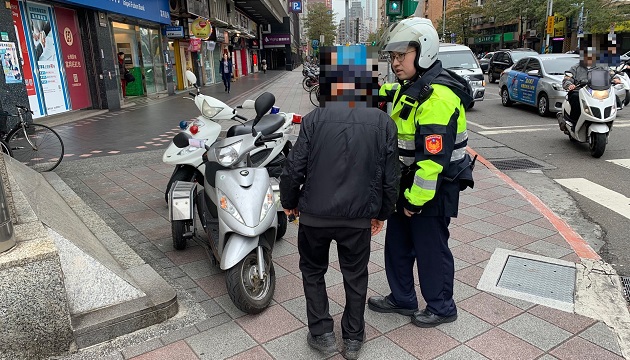 遺忘愛車停放處 警方協助老翁尋回愛車