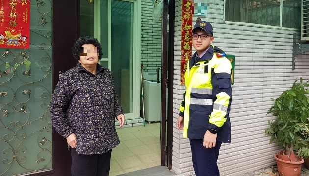 7旬老妇搭车迷途 警人脸辨识系统助返家