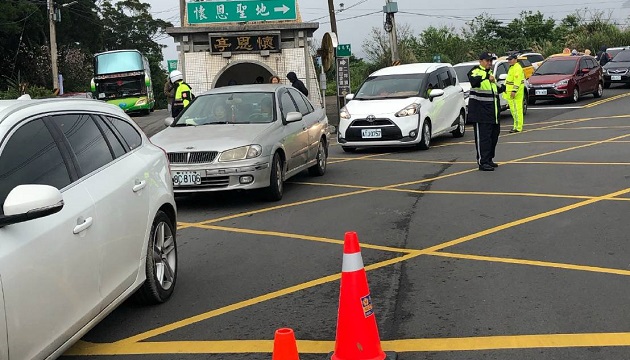 清明連假湧人潮 淡水警實施車輛分流管制 | 文章內置圖片