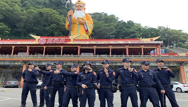 警察新制服照过来！中和警抢眼曝光一次看个够