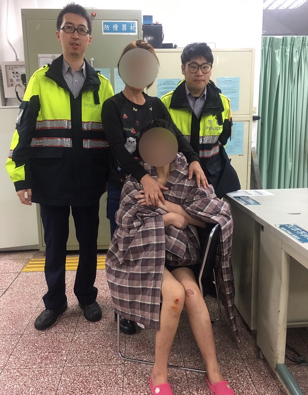 女儿精神恍惚雨中迷途 暖警协助母女团圆 | 文章内置图片