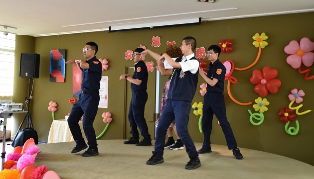 【影】溫馨感人、勁歌熱舞、美食饗宴！文山第一分局為母親獻上祝福 | 文章內置圖片