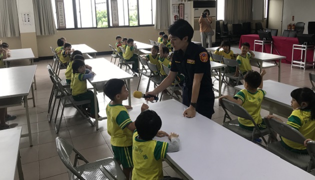 幼儿园参观警局 体验一日警察 | 文章内置图片