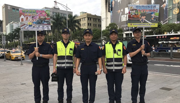 萬華分局聯合義交中隊宣導「車輛禮讓行人暨路口淨空」交通安全 共同呼籲駕駛朋友禮讓行人安全