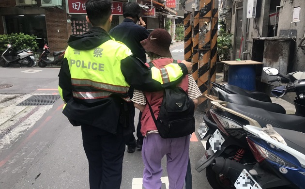 9旬重聽老婦迷失在永和　遇暖警助返家 | 文章內置圖片