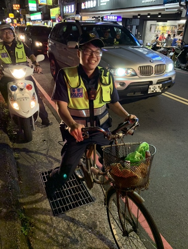 九旬老翁迷路，热心警寻获送返家 | 文章内置图片