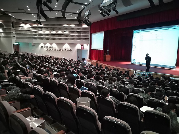 內湖分局前進大學校園 舉辦交通安全宣導 | 文章內置圖片