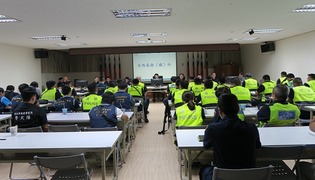 三峡警实施区域联防路检威力扫荡临检   宣示暑期保护青少年决心