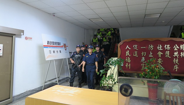 三峽警實施區域聯防路檢威力掃蕩臨檢   宣示暑期保護青少年決心 | 文章內置圖片