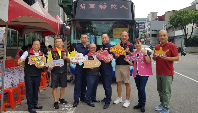 警察节前夕三重热血警挽袖捐血助人