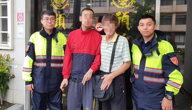 树林男子离家迷途 新庄暖警供饼干助返家