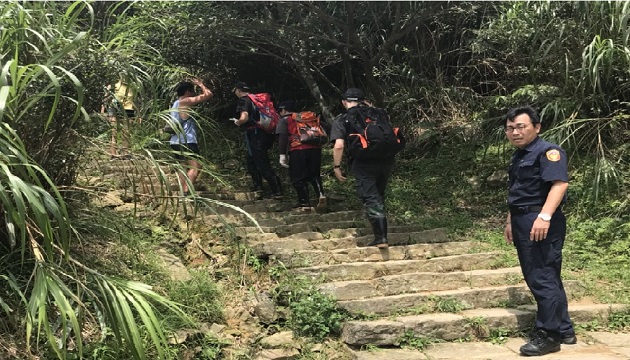 无耳茶壶山成爆红景点 男独登山迷途 警消入山救援 | 文章内置图片