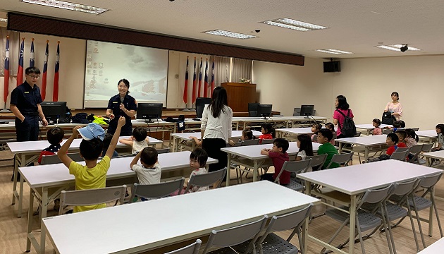 幼兒園師生參訪三峽警分局 「一日警察」體驗好有趣 | 文章內置圖片