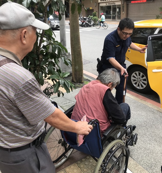 翁臺北車站迷失到永和 警查證身分助返家 | 文章內置圖片