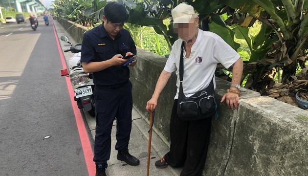 九旬翁迷途站路边险象环生 新庄警即刻救援揪甘心 | 文章内置图片