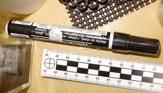 掃黑行動 三重警破槍枝改造工廠 查獲罕見「名片型手槍、麥克筆炸彈」