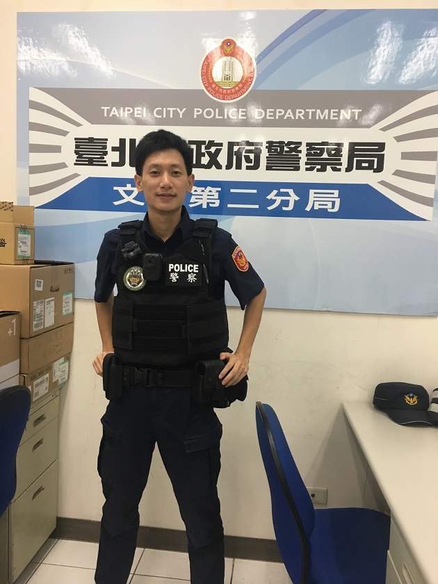 导游手机遗失险将外宾丢包 警电眼追车20分钟找回 | 文章内置图片