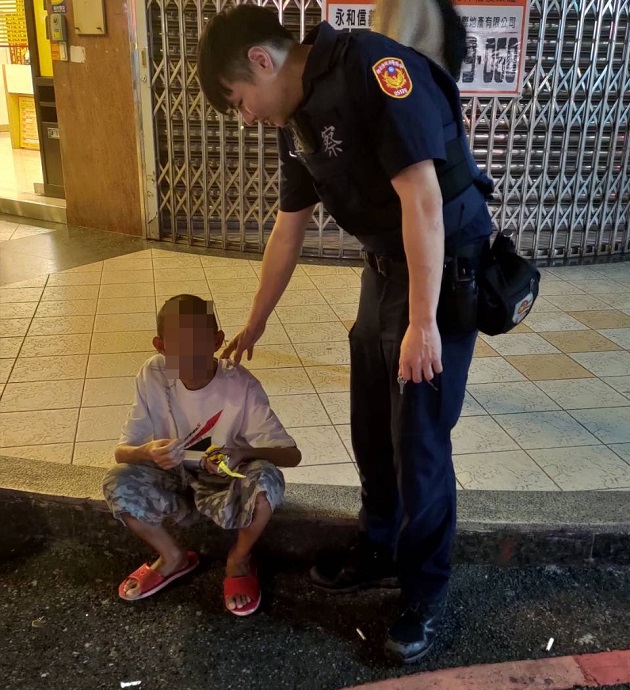 精障男迷失樂華夜市  永和警熱心送返家 | 文章內置圖片