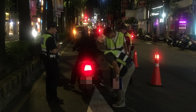 永和警、环联合出击执法遏阻深夜噪音车辆 今年上半年查处通 报环保局达1000余件 | 文章内置图片