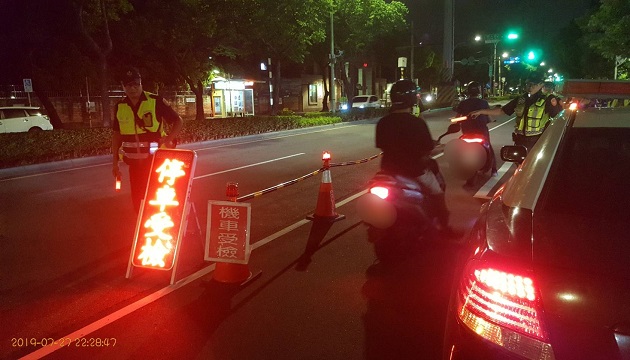 改裝車有夠吵 樹林警聯合環保局強力取締