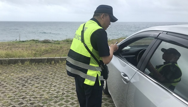 利奇馬轉強颱 瑞芳警急勸離東北角觀浪客