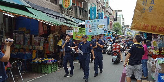 附載幼童高危險 蘆洲警於市場、學校擴大宣導 | 文章內置圖片