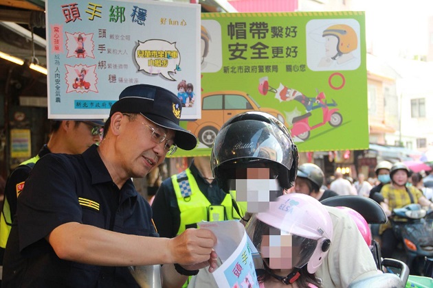 淡水分局宣导幼童乘坐机车小撇步、勿让孩童成为人肉安全气囊、头手绑稳好fun心 | 文章内置图片