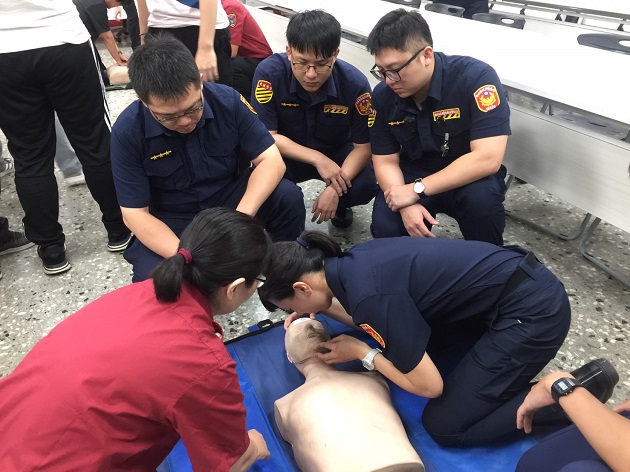 永和警分局舉辦員警急救訓練 「CPR +AED」掌握關鍵3分鐘 | 文章內置圖片