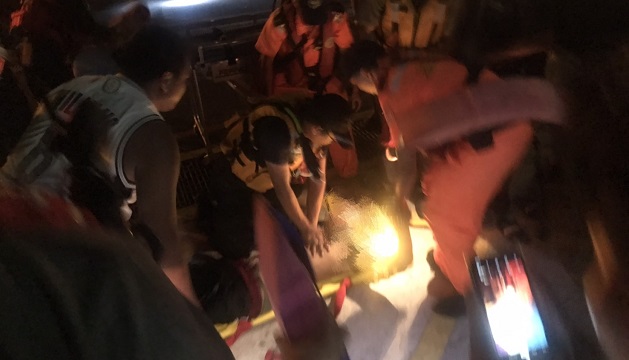 外籍漁工失足落海 海巡及消防協力救援