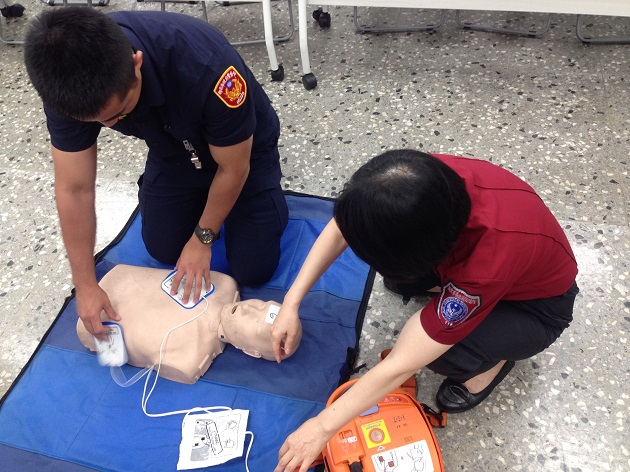 永和警分局舉辦員警急救訓練 「CPR +AED」掌握關鍵3分鐘 | 文章內置圖片