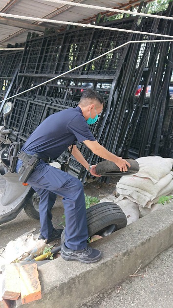 「巡、倒、清、刷」防疫登革热 淡水警分局动起来！ | 文章内置图片