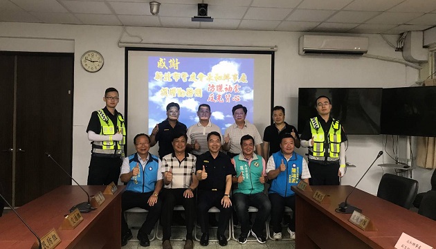 永和警友会捐赠永和警分局袖套及反光背心 警揪甘心