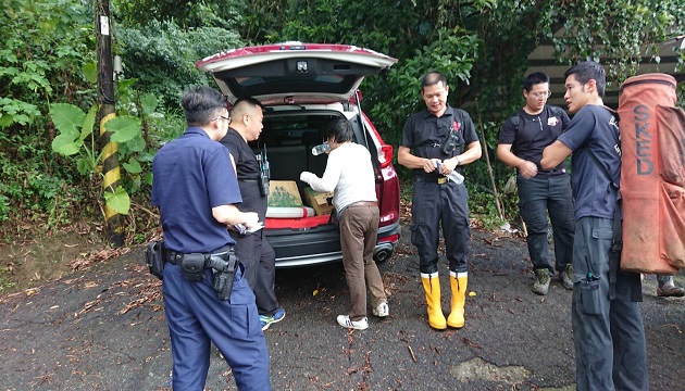 日籍遊客摔落谷 三峽警立即馳援救助