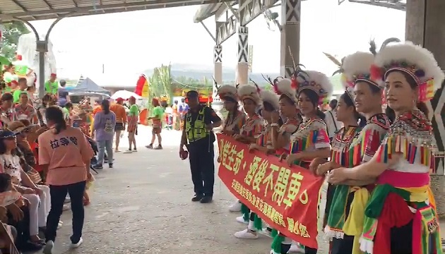 玉警参与部落年度盛事丰年祭 欢乐中不忘宣导暑期青春专案及反酒驾