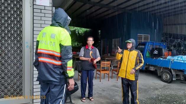 白鹿颱風玉里分局風雨無阻 協助撤離4村13戶31人 全力保障民眾安全 | 文章內置圖片