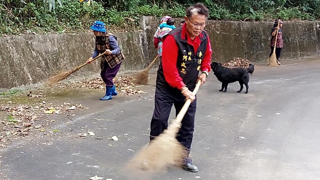 三位地方人士熱心公益守護交通要道有功 玉里分局公開表揚致贈感謝狀 | 文章內置圖片