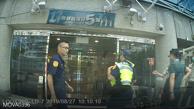 不舒服快暈倒無力騎車 熱心警開道速抵醫院 | 文章內置圖片