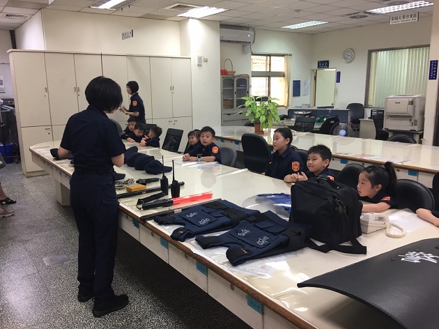 三重警購兒童制服 參訪兒童變身帥氣小波麗士 | 文章內置圖片