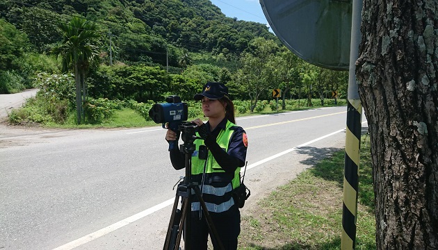 中秋節連續假期賞花高峰 玉里分局呼籲民眾遵守交通疏導措施