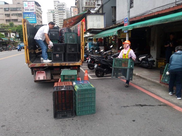 新店警分局执行清道专案 强力清除道路障碍 | 文章内置图片