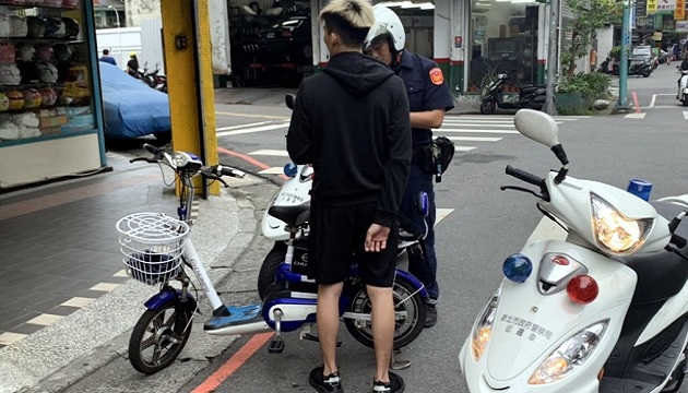 騎乘電動自行車未戴安全帽、超速 10月1日起警加強取締開罰