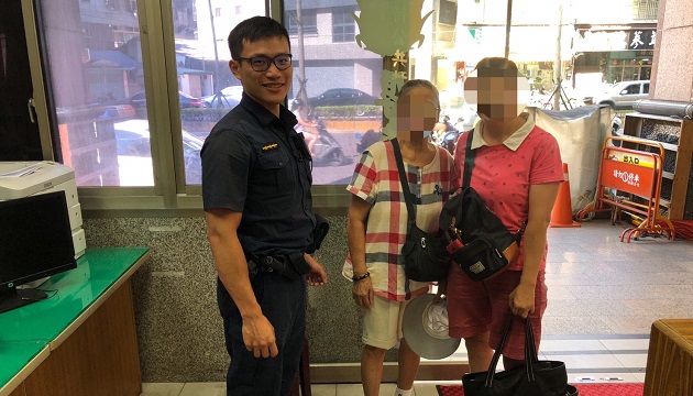 北上探子女老婦迷路 三重警助團圓