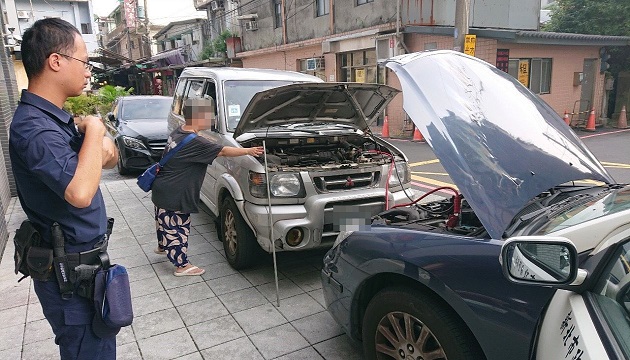 女子买菜车辆不慎「着车」 暖警立即神救援