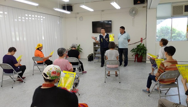 警民一家亲，共同防制诈骗 南港分局举办「重阳节预防犯罪宣导」活动 | 文章内置图片