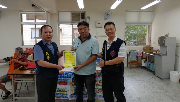 警民一家親，共同防制詐騙 南港分局舉辦「重陽節預防犯罪宣導」活動 | 文章內置圖片