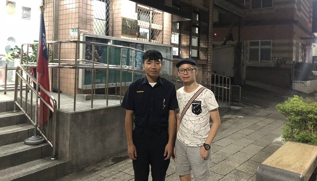 手機遺落小黃警助尋回  港男大讚台灣警察熱心及效率